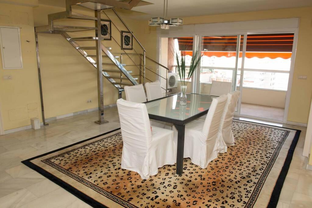 Penthouse With Private Pool, Hot Tub Jacuzzi With Sea Views And Chill-Out Zone, Close To The Sea Marbella Esterno foto