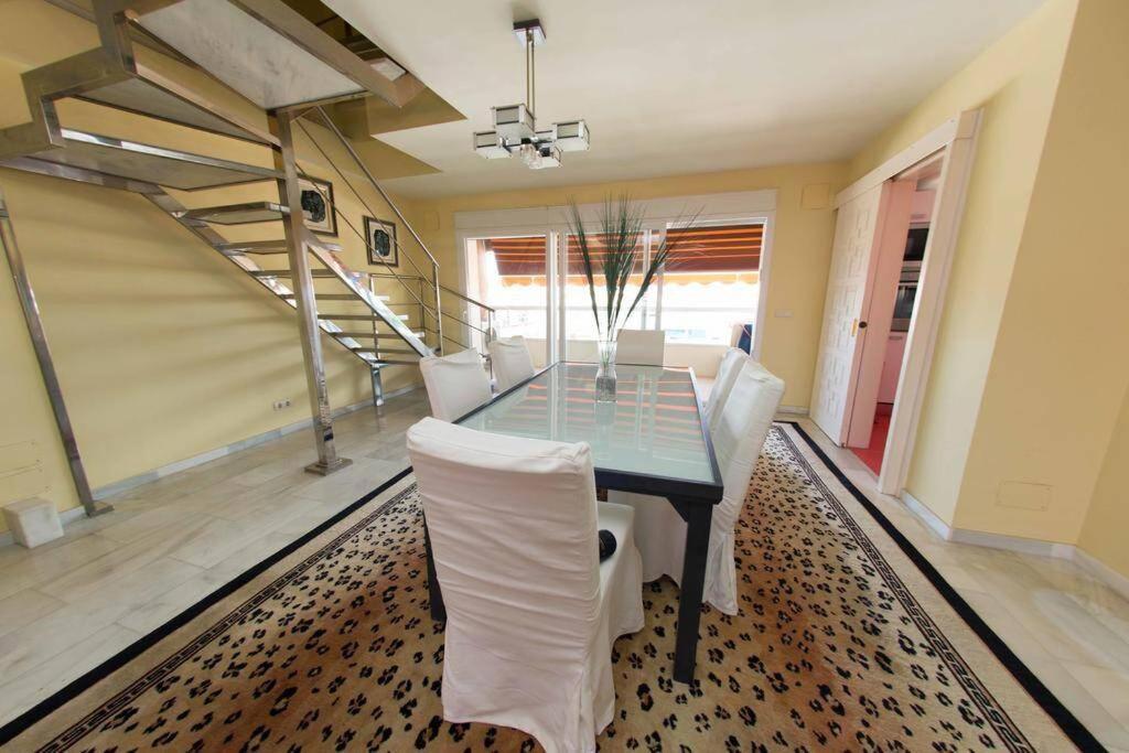 Penthouse With Private Pool, Hot Tub Jacuzzi With Sea Views And Chill-Out Zone, Close To The Sea Marbella Esterno foto