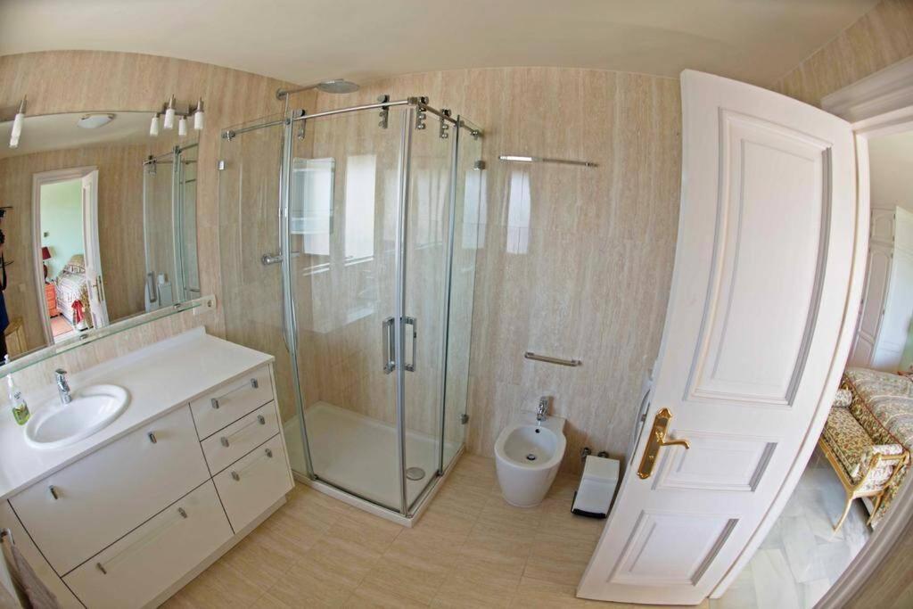 Penthouse With Private Pool, Hot Tub Jacuzzi With Sea Views And Chill-Out Zone, Close To The Sea Marbella Esterno foto